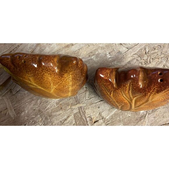 Vintage  Fall Autumn Maple Leaf Salt and Pepper Shakers Set Ceramic 3 inch - Picture 3 of 6
